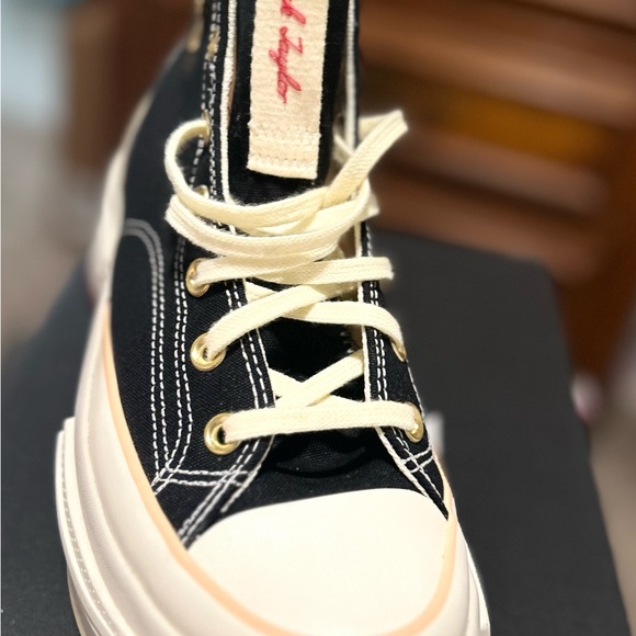 Size 8.5 Women’s - Picture 5 of 9